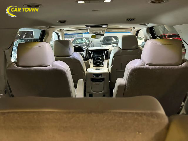 2018 Cadillac Escalade Luxury Image 28 of 50