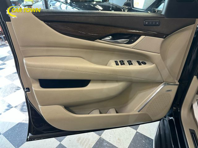 2018 Cadillac Escalade Luxury Image 36 of 50