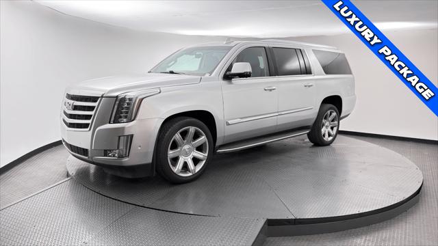 2018 Cadillac Escalade ESV Luxury Image 2 of 35