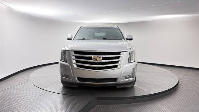 2018 Cadillac Escalade ESV Luxury Image 3 of 35