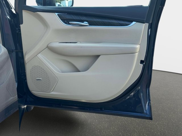 Vehicle image 21 of 27