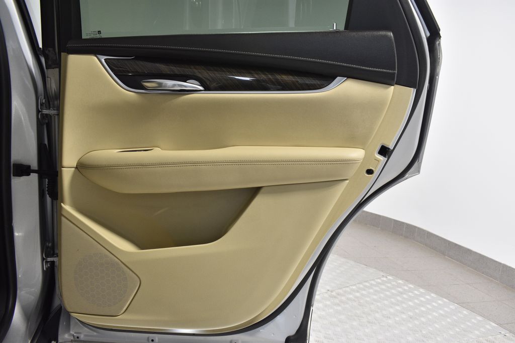 Vehicle image 31 of 49