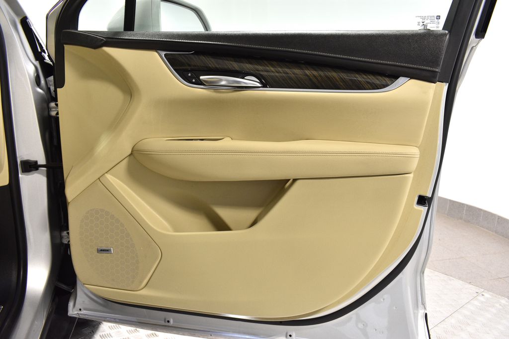 Vehicle image 33 of 49