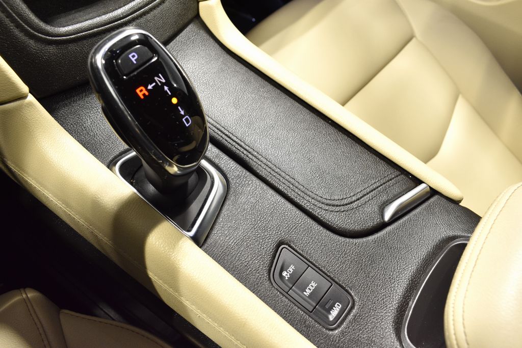 Vehicle image 26 of 49