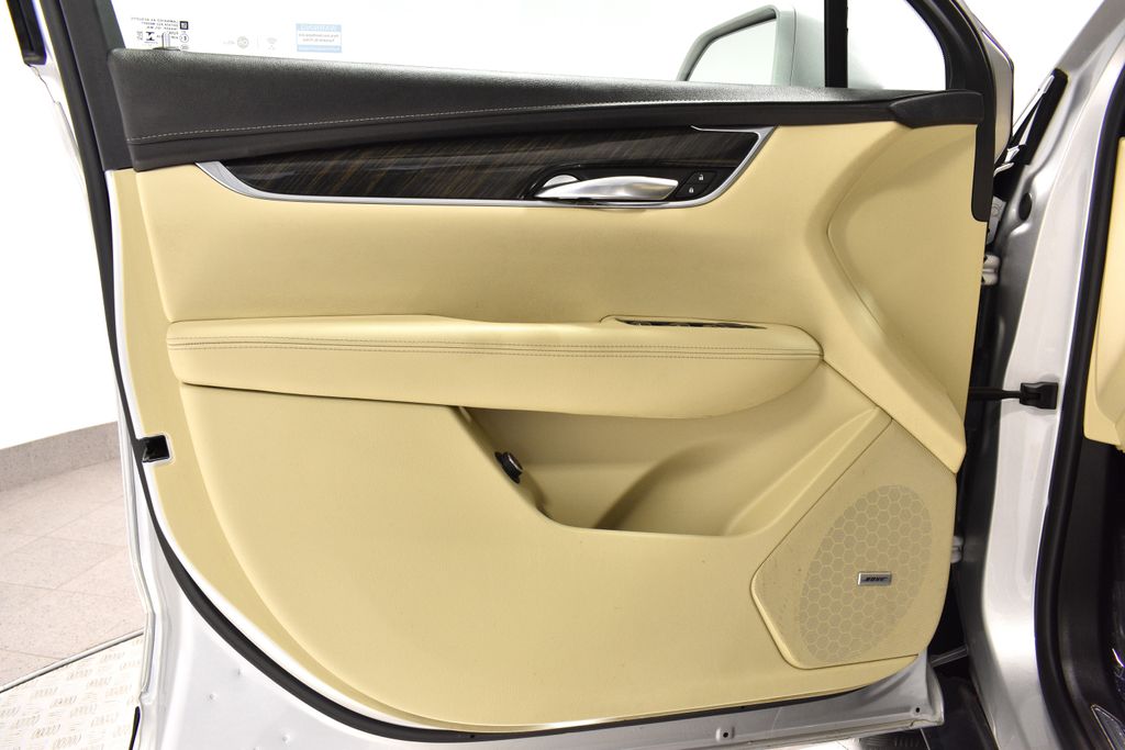 Vehicle image 9 of 49