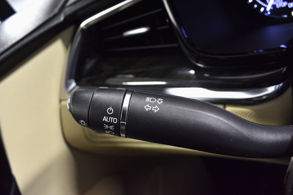 Vehicle image 18 of 49