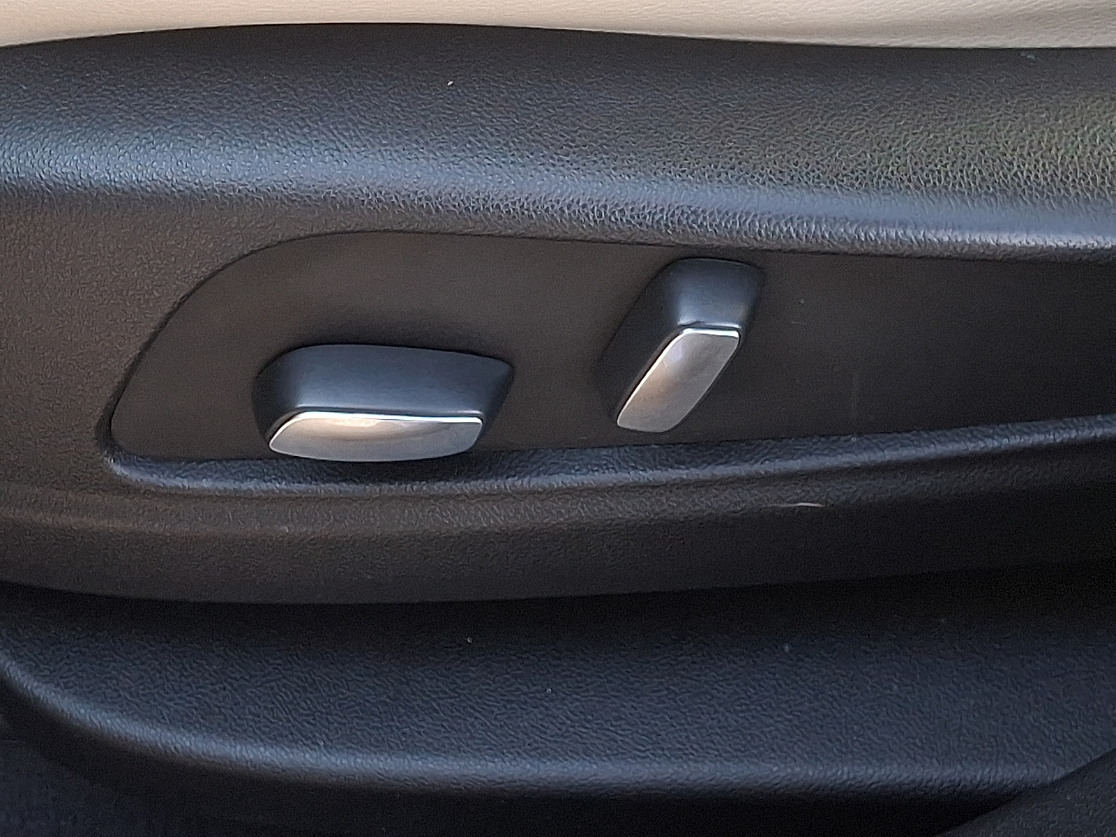 Vehicle image 26 of 30