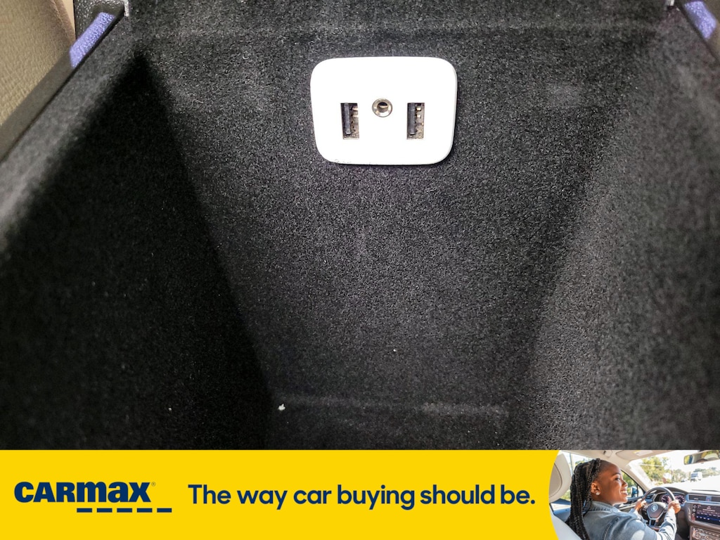 Vehicle image 23 of 27