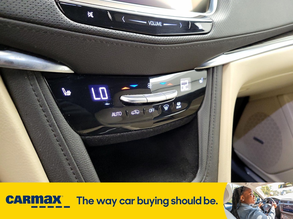 Vehicle image 21 of 27