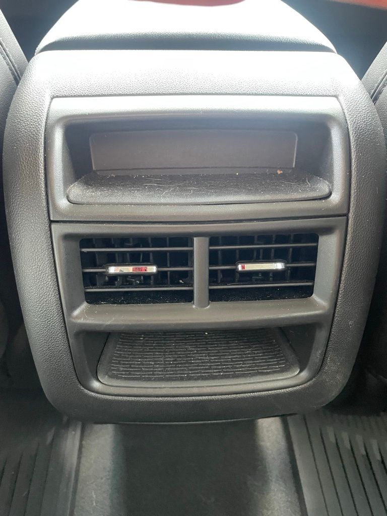 Vehicle image 14 of 19