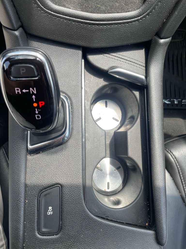 Vehicle image 16 of 19