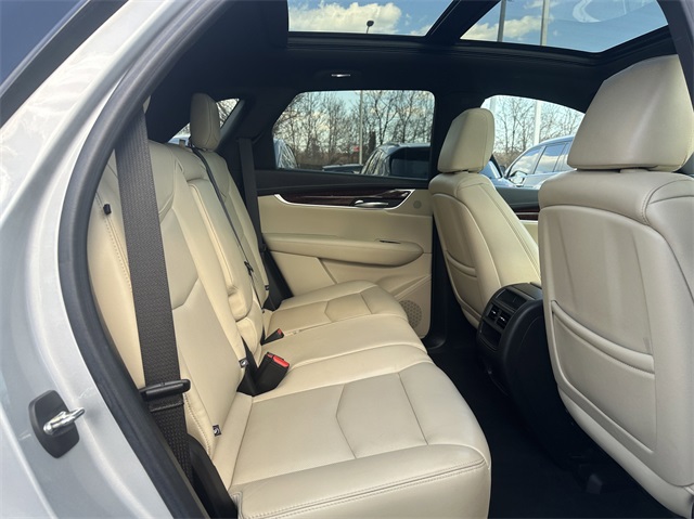 Vehicle image 37 of 48