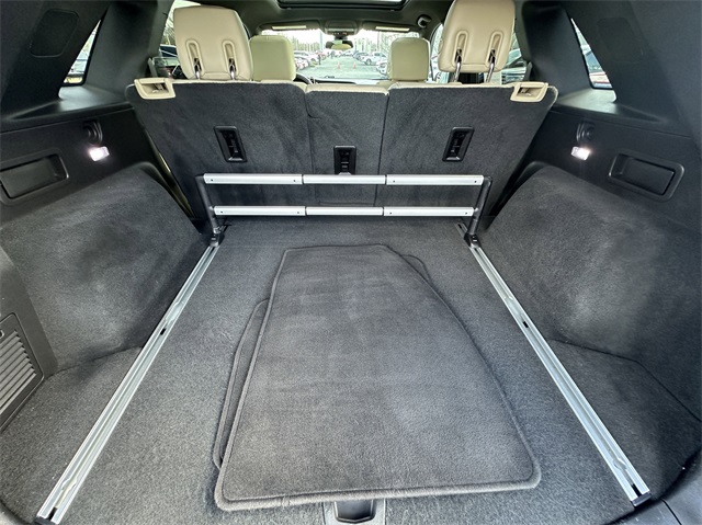 Vehicle image 43 of 48