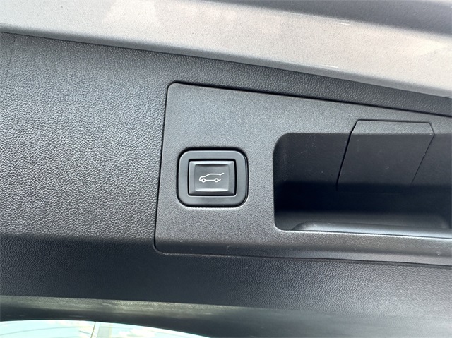 Vehicle image 44 of 48