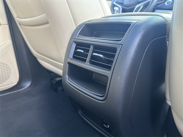 Vehicle image 39 of 48