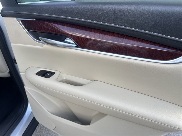 Vehicle image 40 of 48