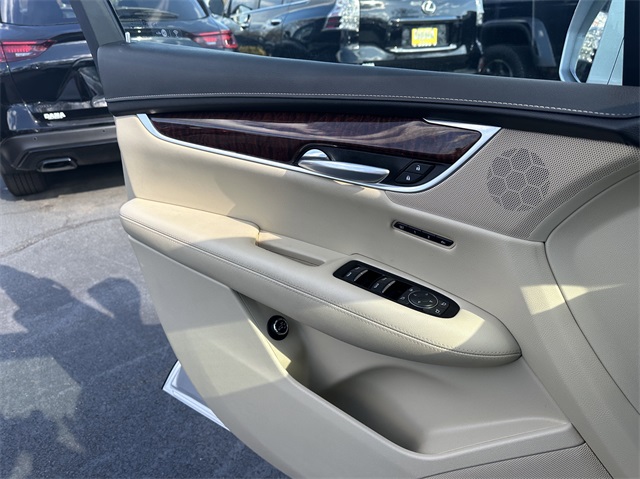 Vehicle image 31 of 48