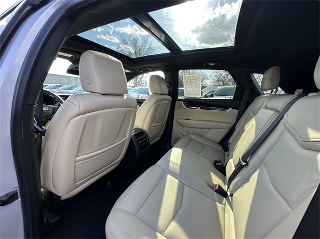 Vehicle image 19 of 48