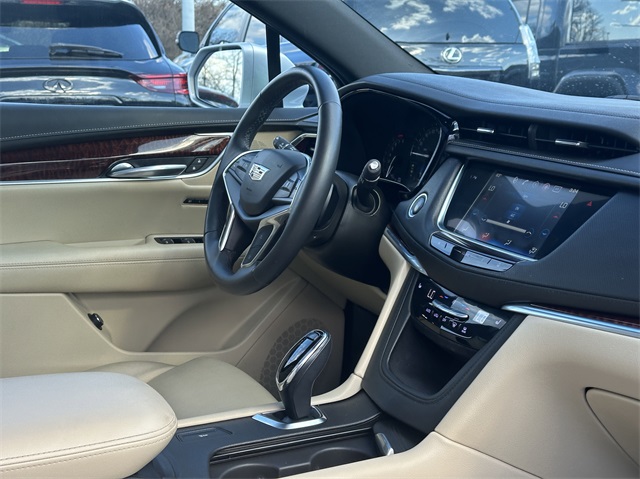 Vehicle image 33 of 48