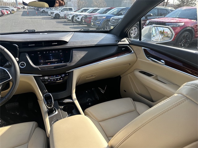 Vehicle image 18 of 48