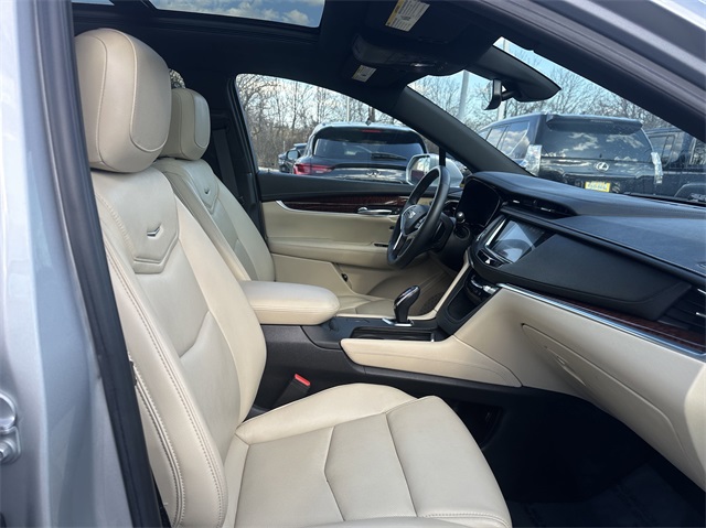 Vehicle image 34 of 48