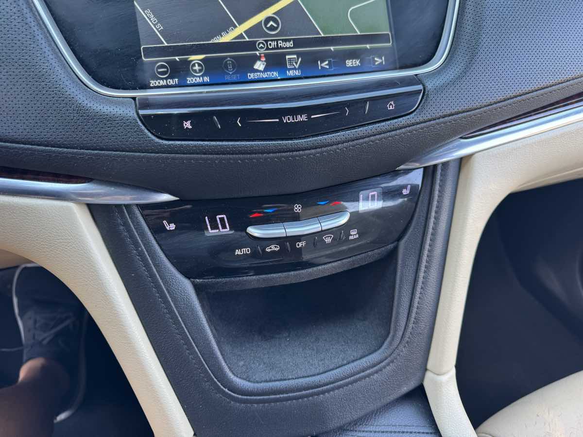 Vehicle image 33 of 46