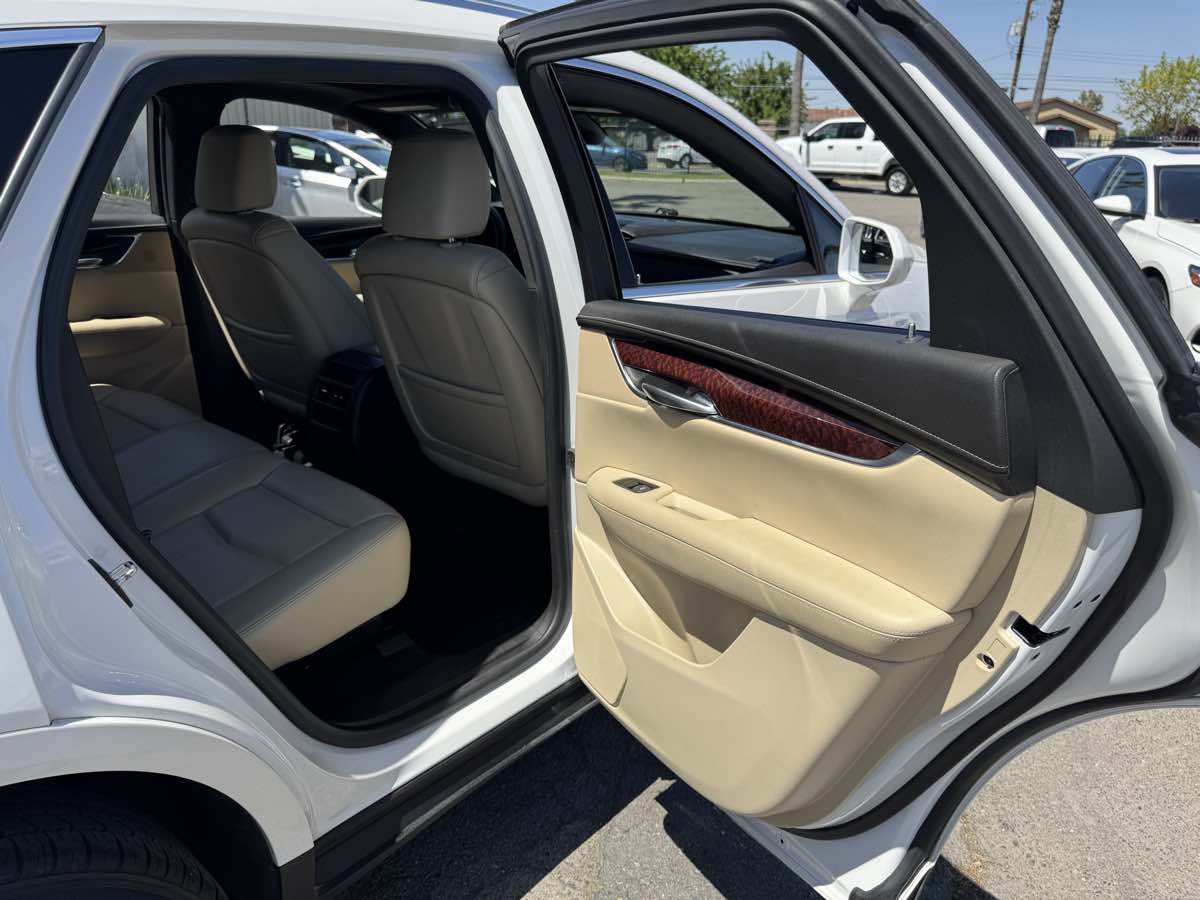 Vehicle image 21 of 46