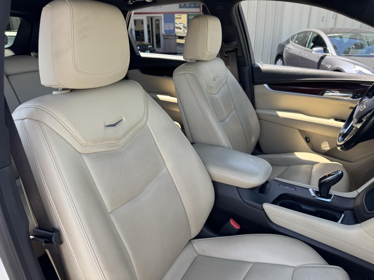 Vehicle image 17 of 46