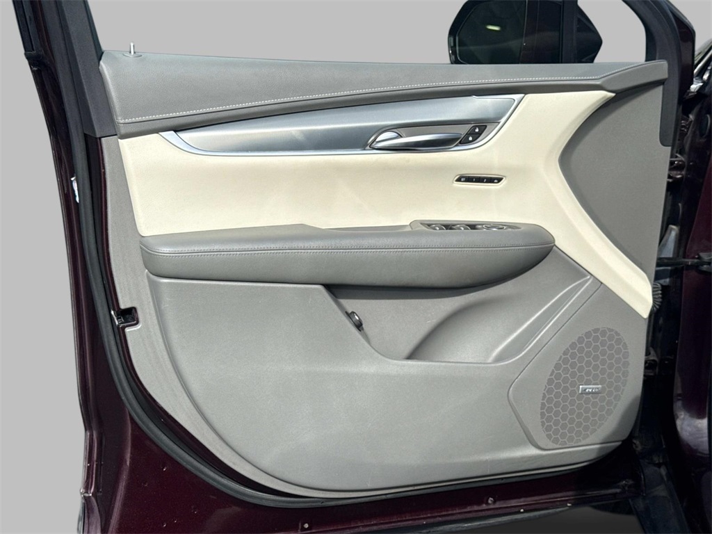 Vehicle image 16 of 28
