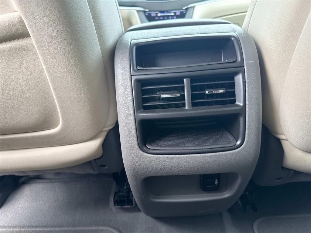 Vehicle image 15 of 28