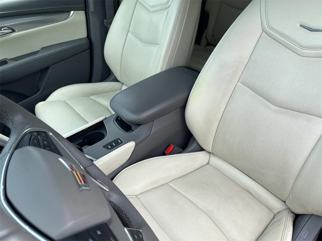Vehicle image 19 of 28