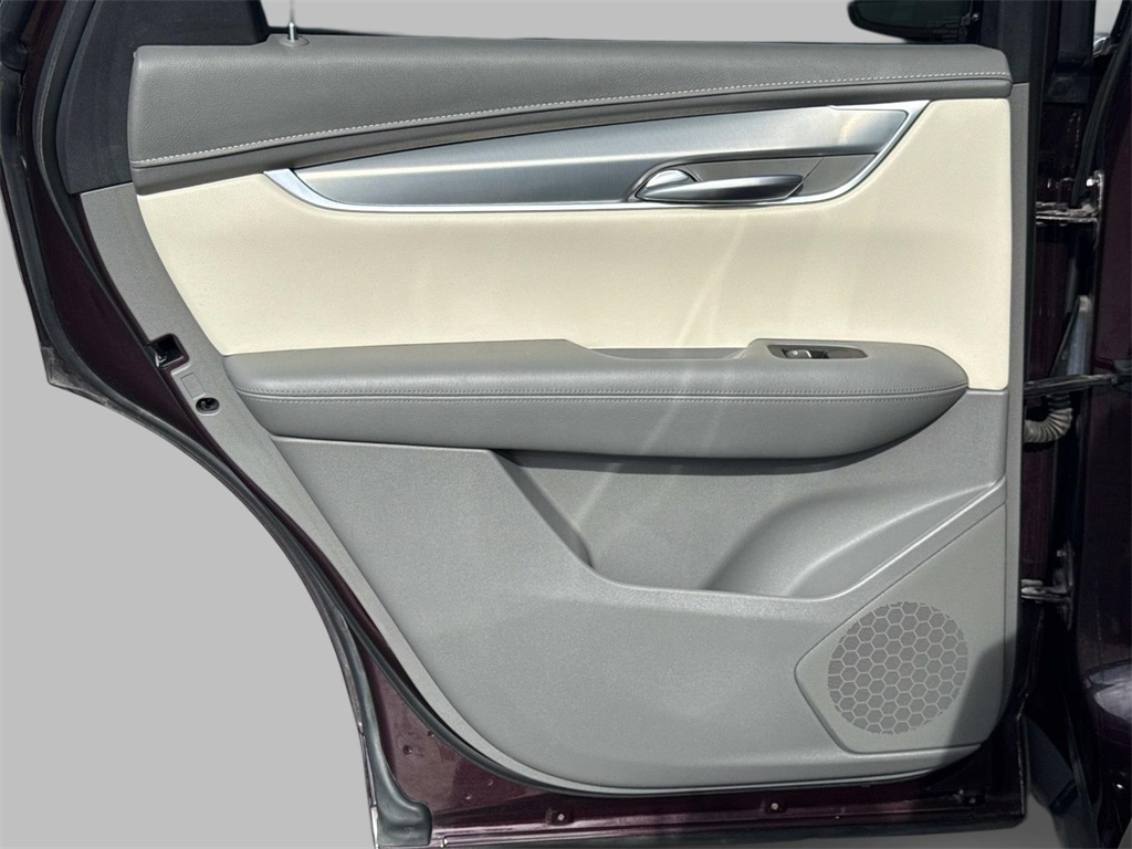 Vehicle image 11 of 28
