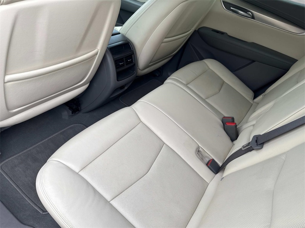 Vehicle image 13 of 28