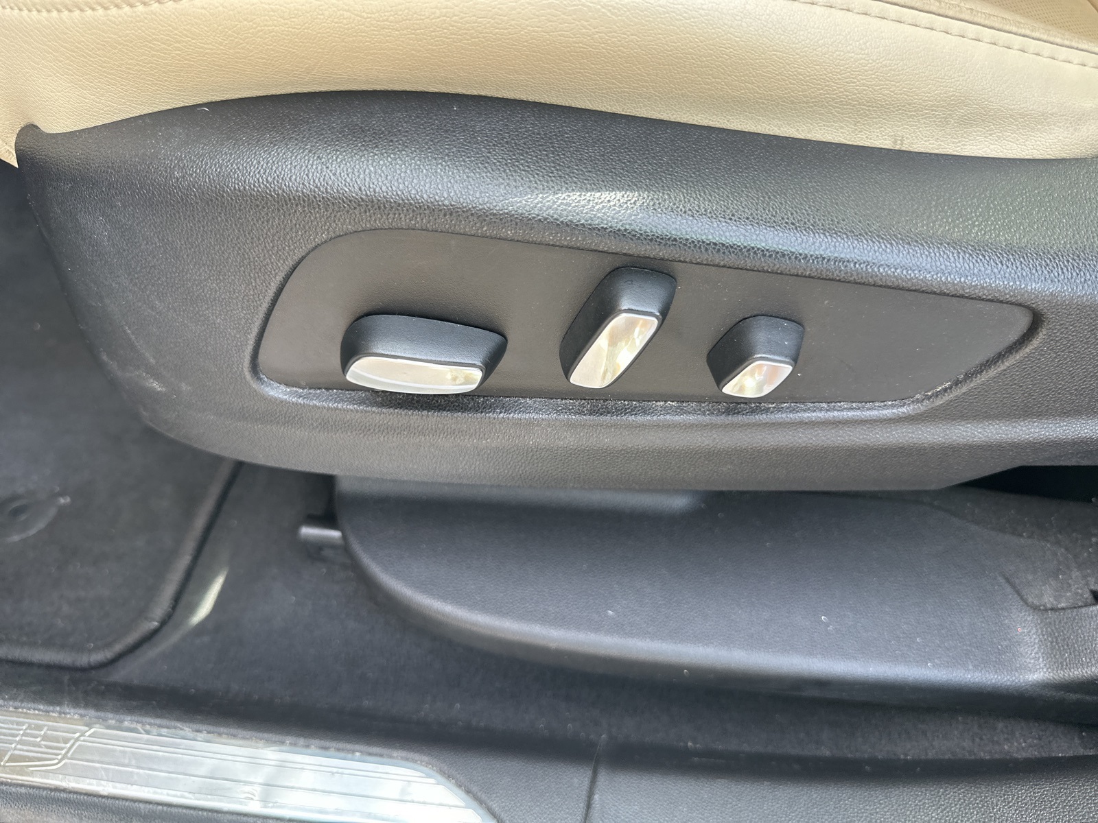 Vehicle image 15 of 33