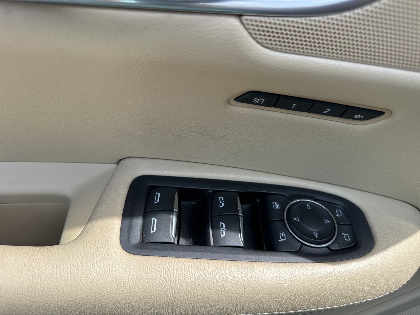 Vehicle image 14 of 33