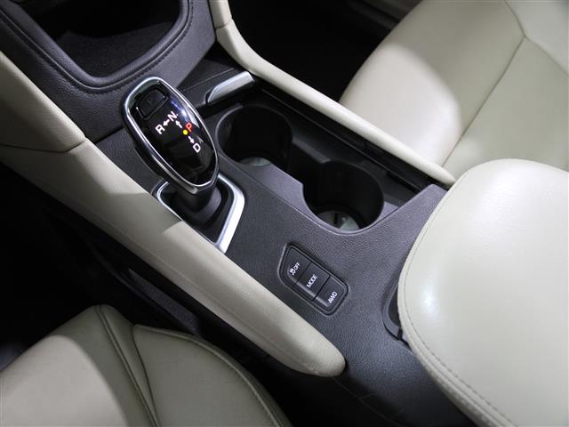 Vehicle image 17 of 25