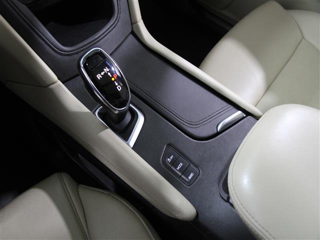 Vehicle image 16 of 25