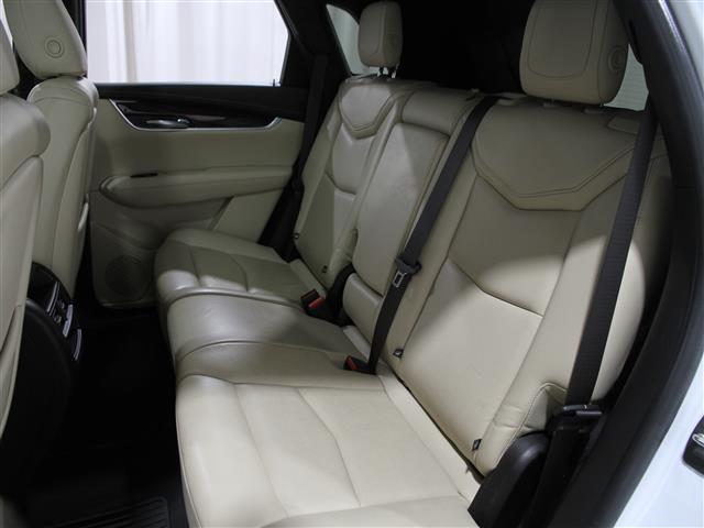 Vehicle image 21 of 25