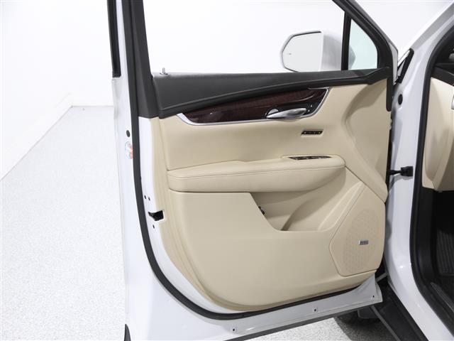 Vehicle image 4 of 25