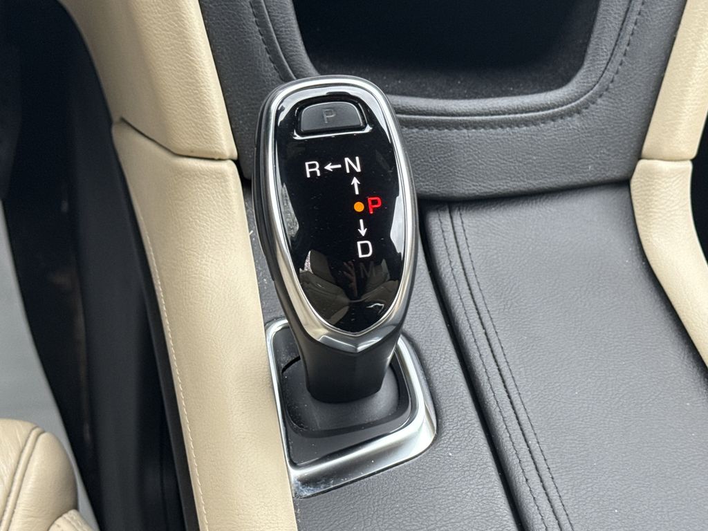 Vehicle image 25 of 30