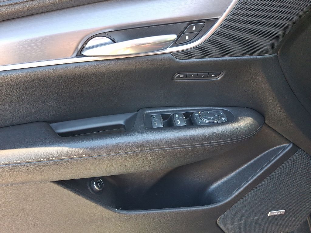 Vehicle image 13 of 33