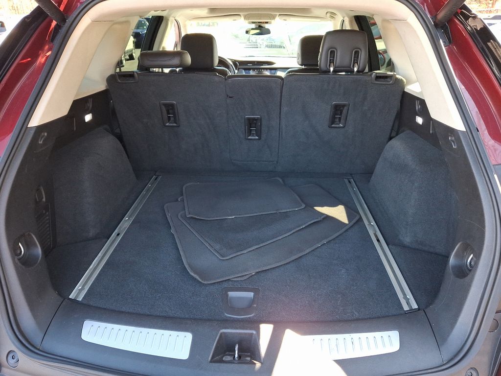 Vehicle image 28 of 33