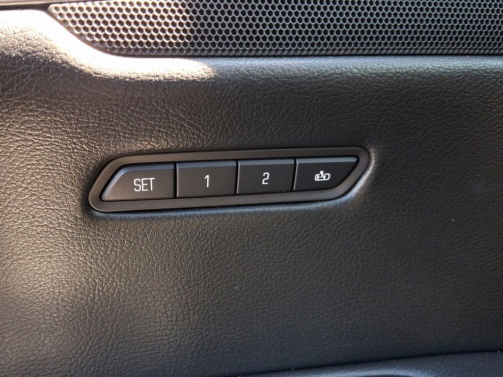 Vehicle image 24 of 33