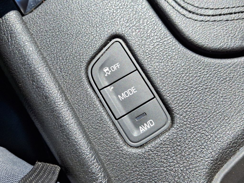 Vehicle image 23 of 33