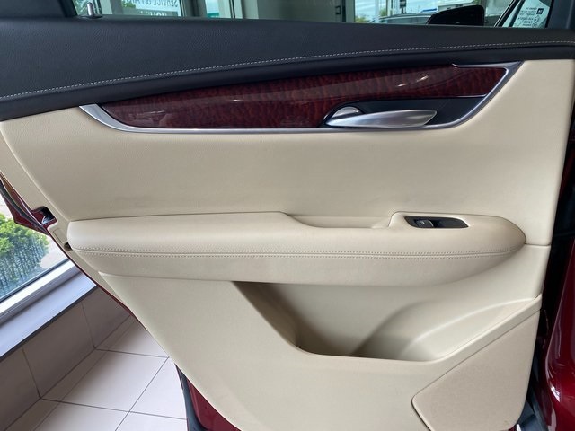 Vehicle image 10 of 24