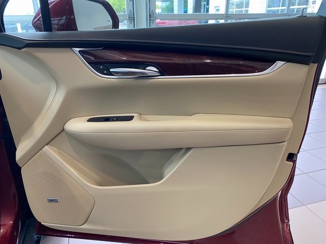 Vehicle image 8 of 24