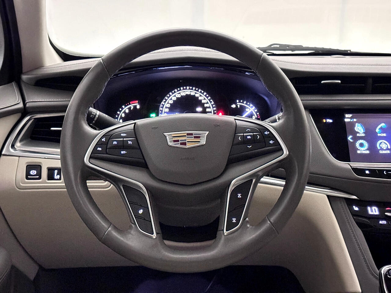 Vehicle image 27 of 42