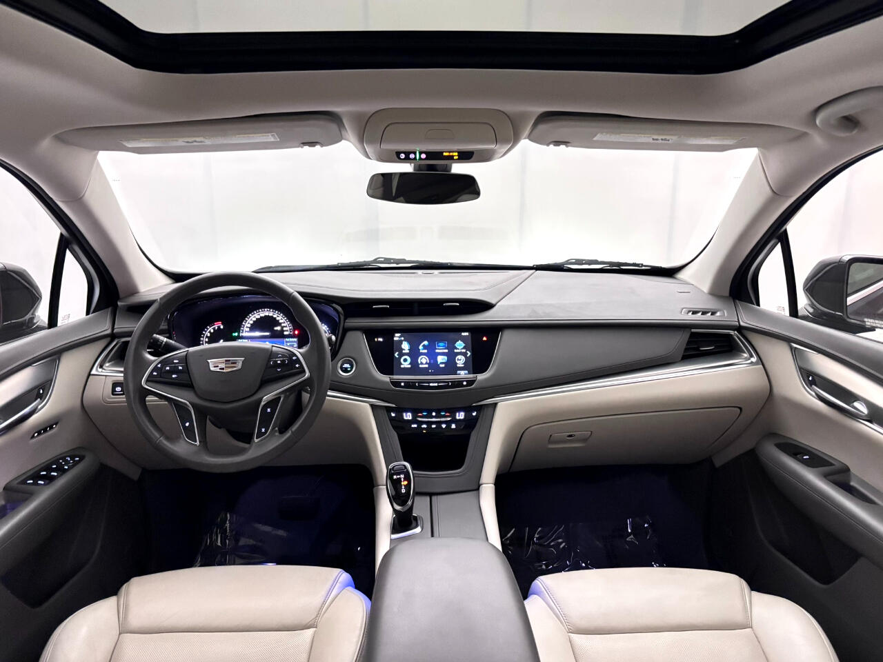 Vehicle image 16 of 42