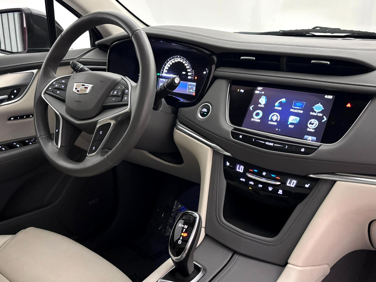 Vehicle image 18 of 42