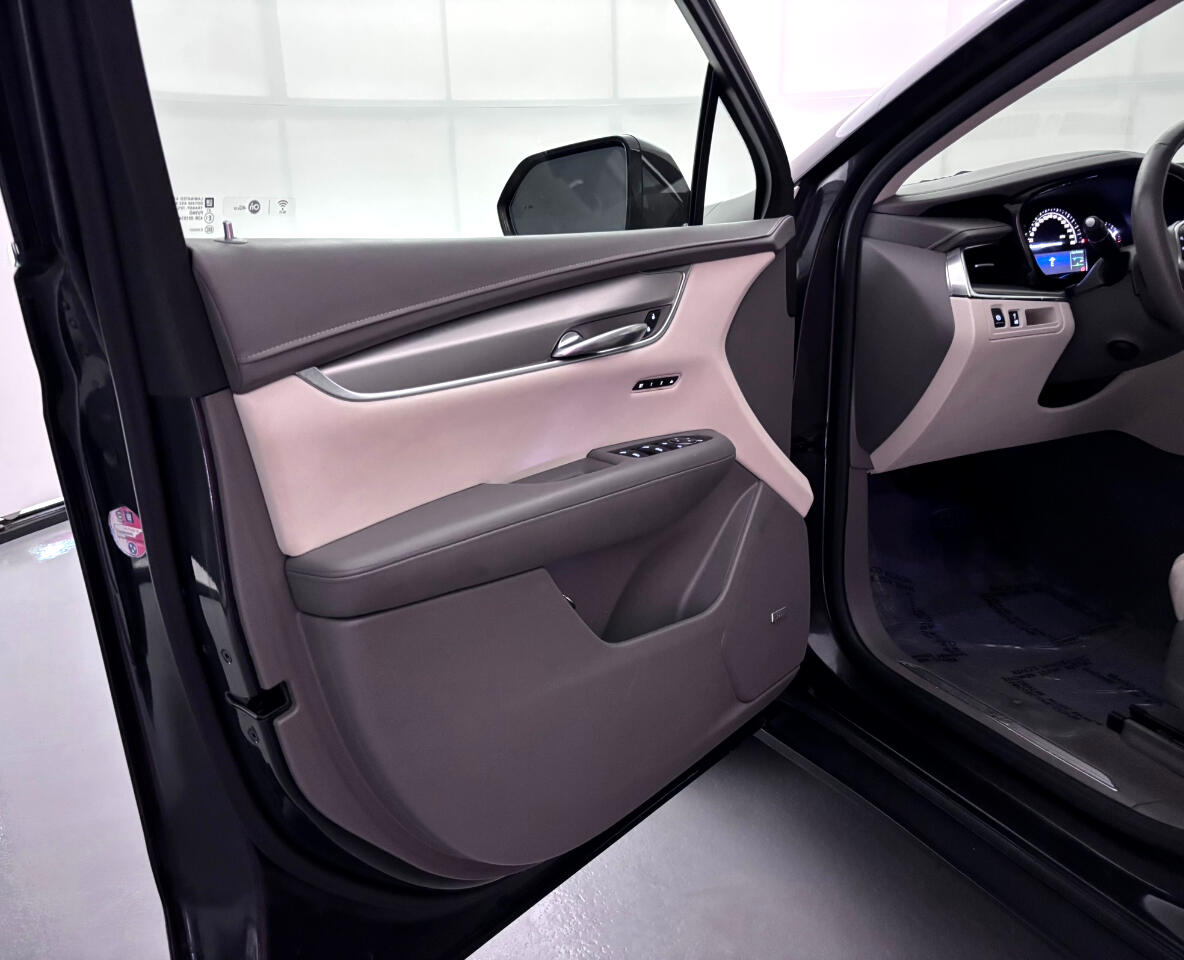 Vehicle image 21 of 42